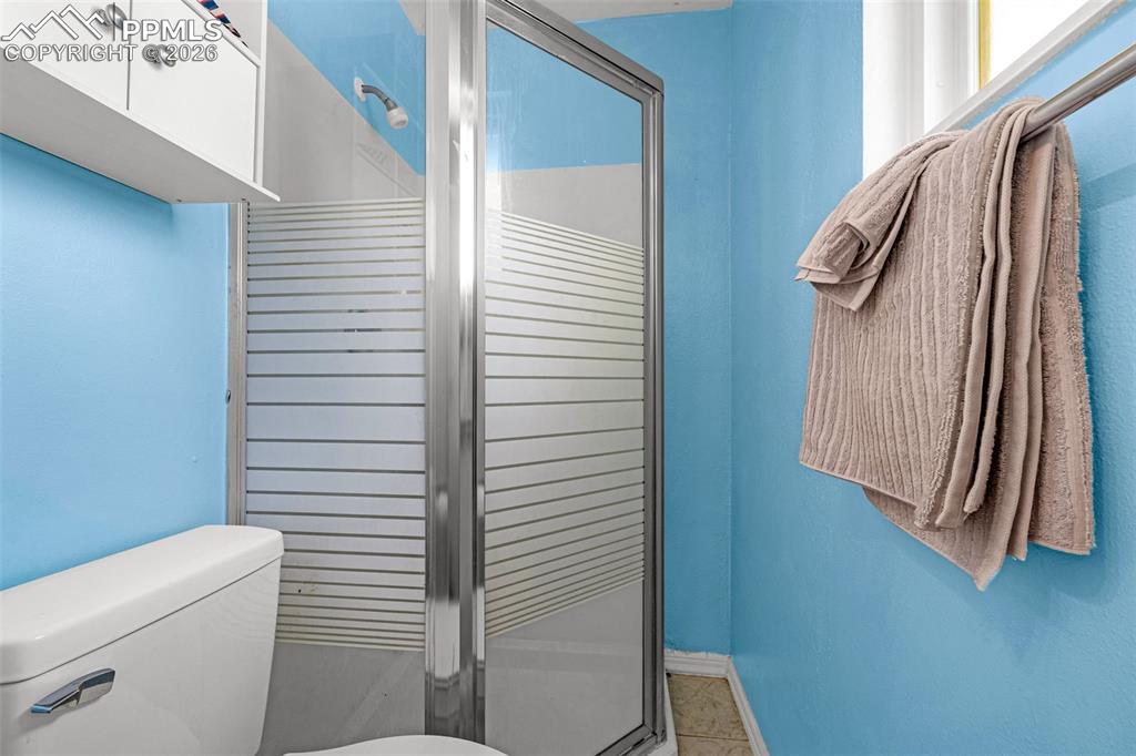 Image 17 of 45: Bathroom