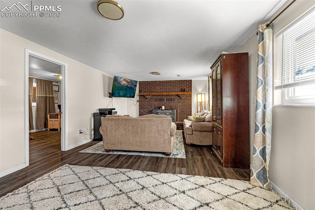 Image 18 of 45: Living Room