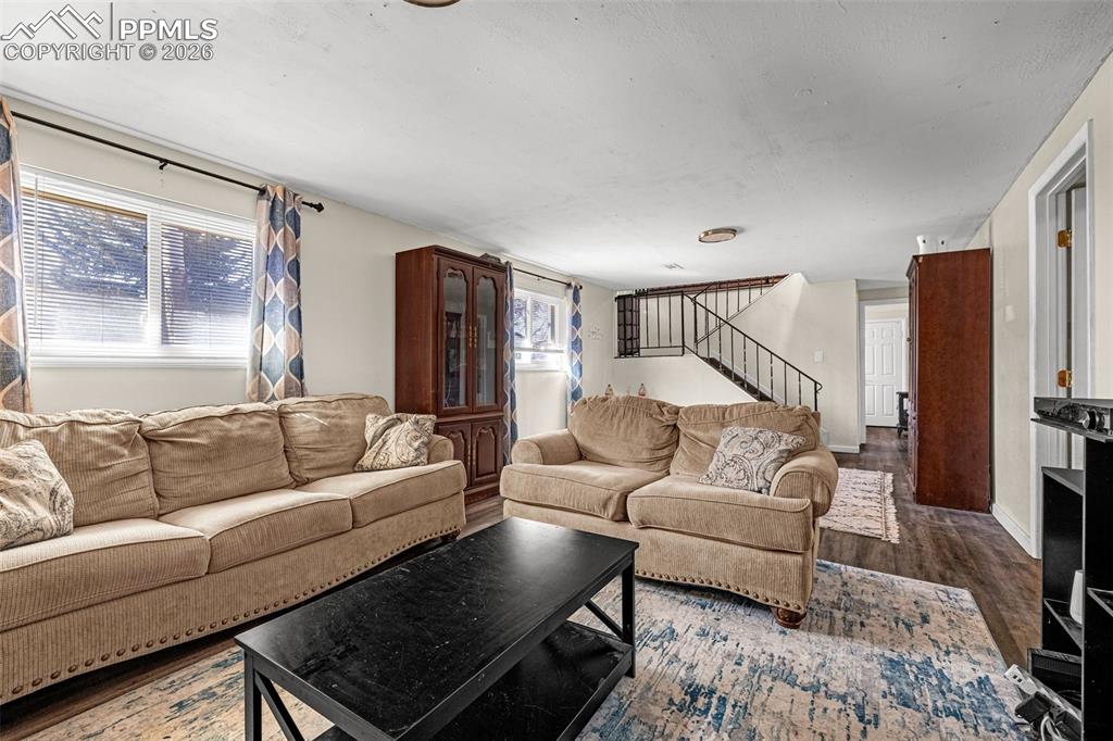 Image 20 of 45: Living Room