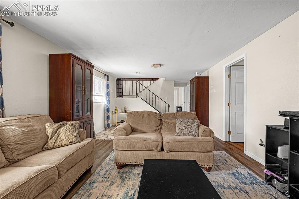 Image 21 of 45: Living Room