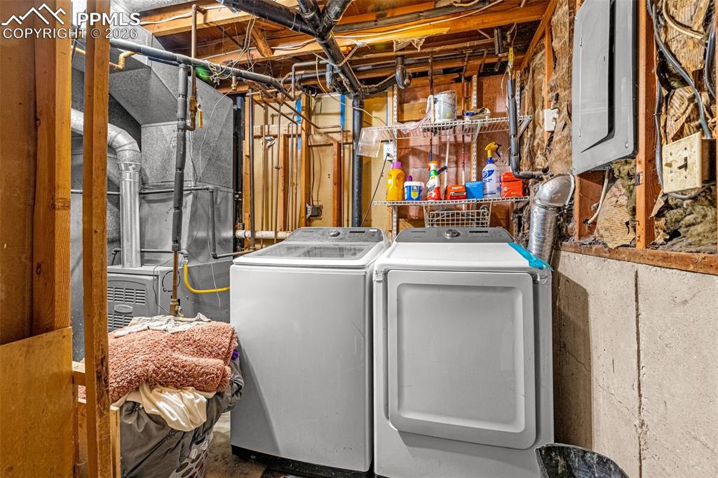 Image 24 of 45: Laundry