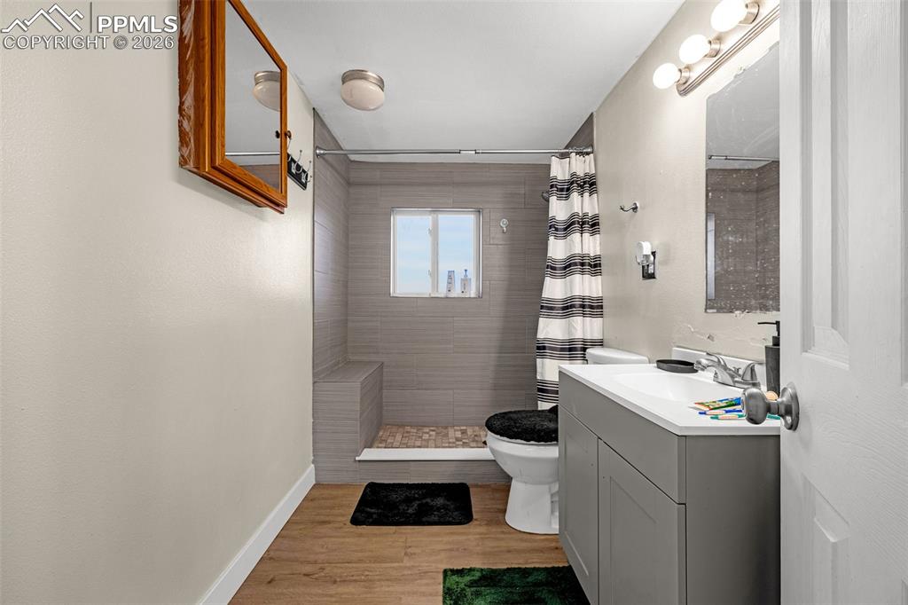 Image 29 of 45: Bathroom