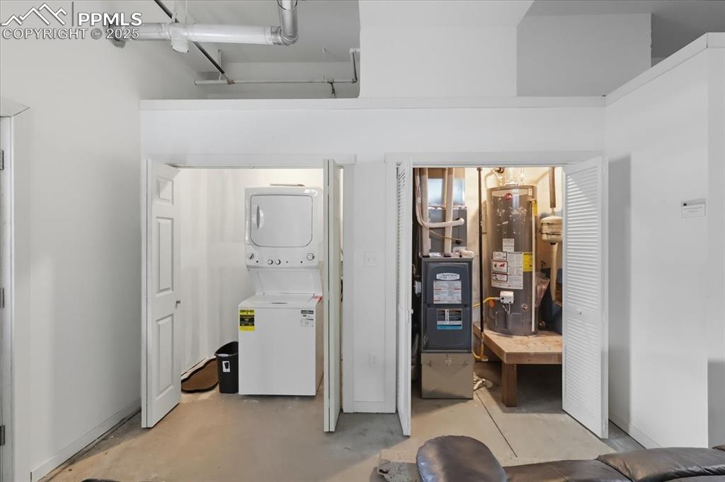 Image 42 of 48: Washer/dryer