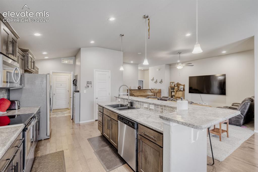 Image 9 of 39: Kitchen