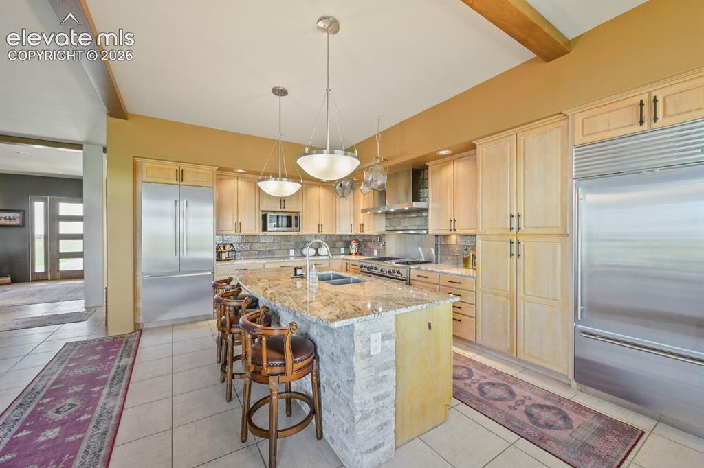 Image 9 of 50: Kitchen