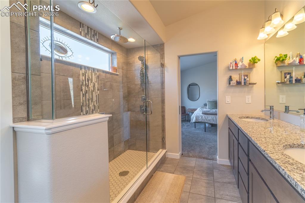 Image 11 of 34: Bathroom