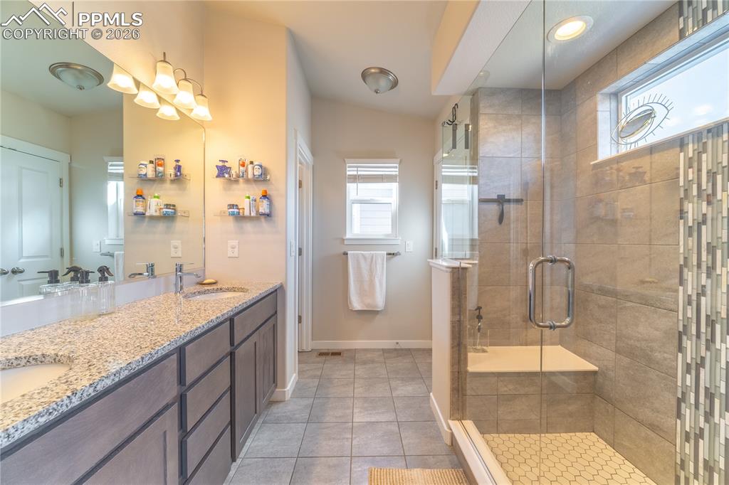 Image 12 of 34: Bathroom