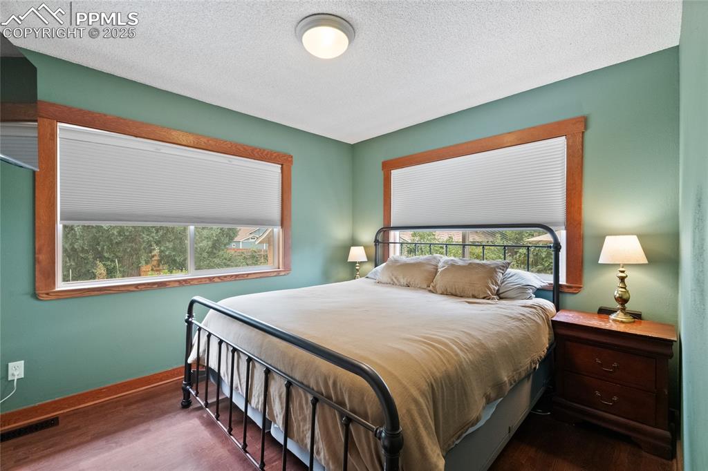 Image 10 of 43: Bedroom