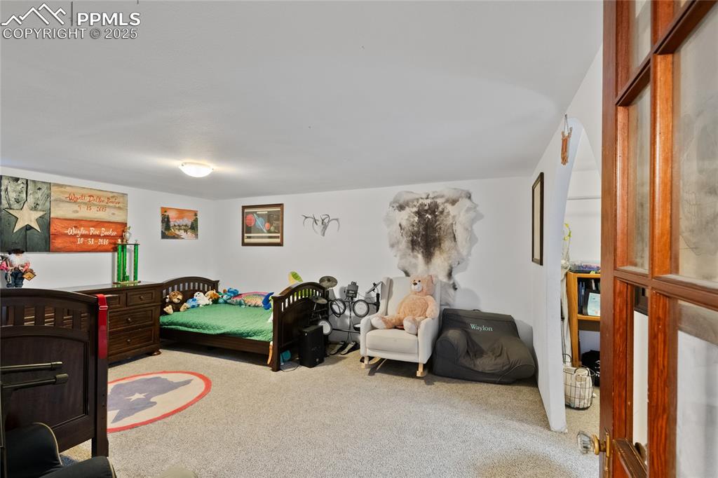 Image 18 of 43: Bedroom