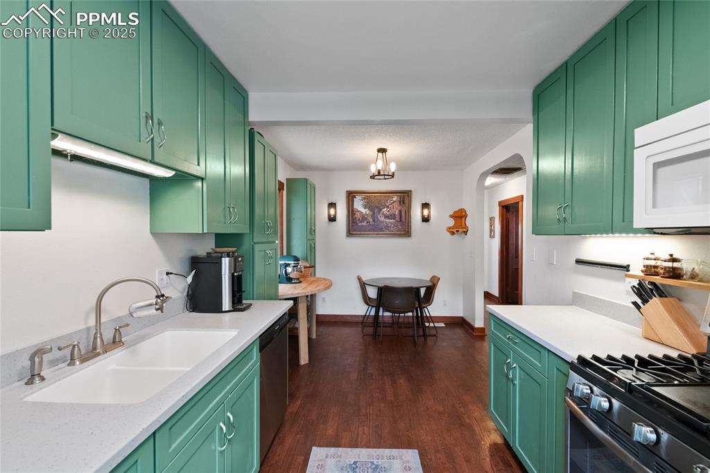 Image 9 of 43: Kitchen