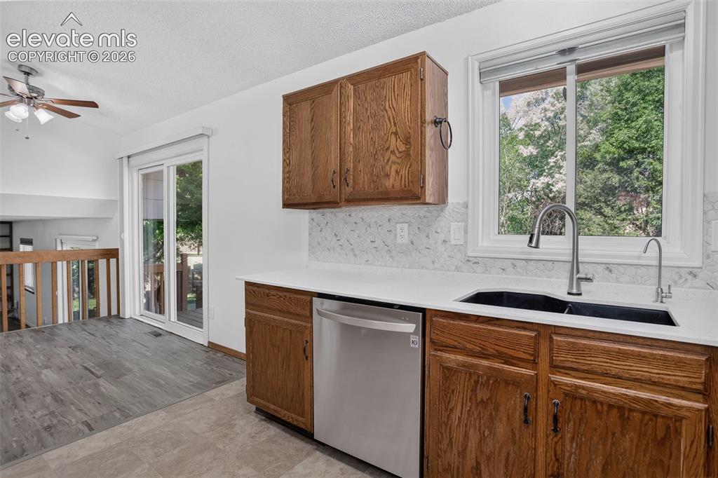 Image 12 of 50: Kitchen