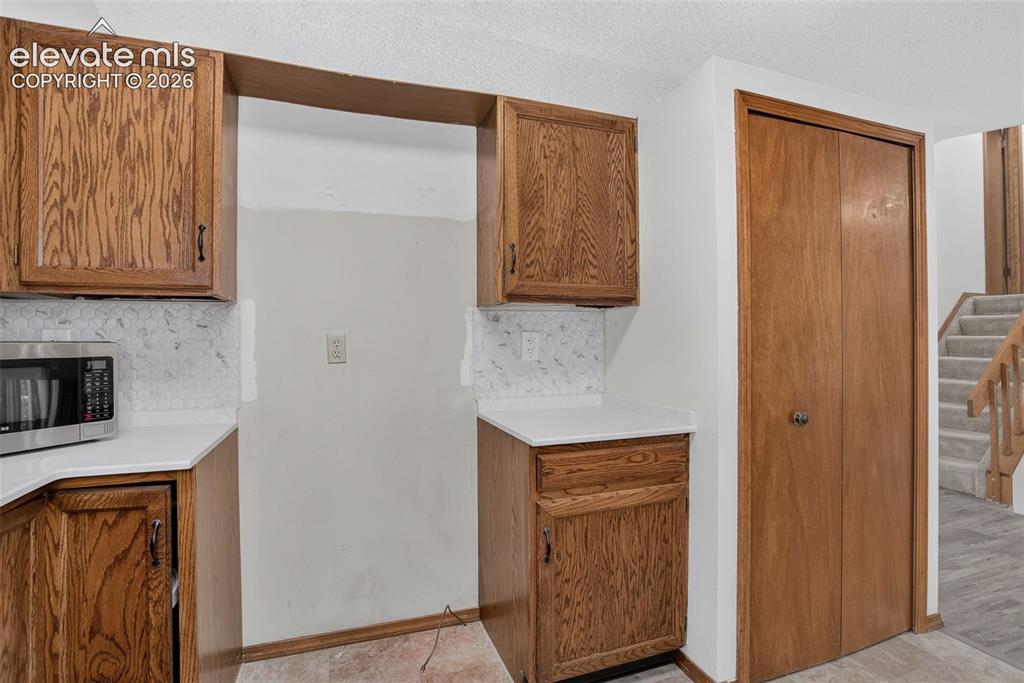 Image 13 of 50: Kitchen