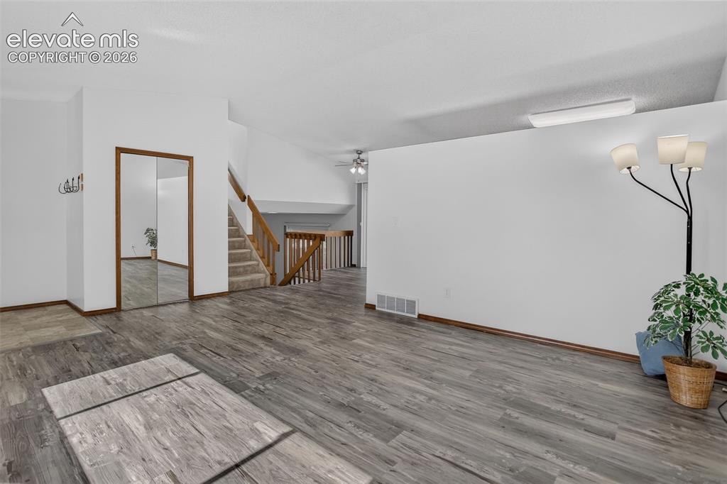 Image 8 of 50: Living Room