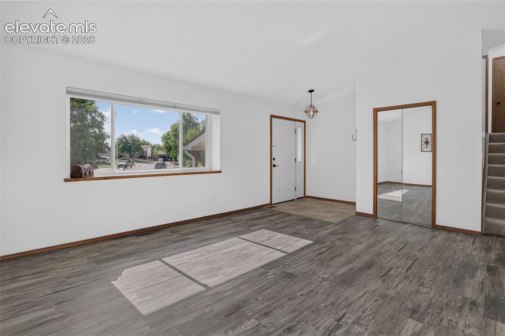 Image 9 of 50: Living Room