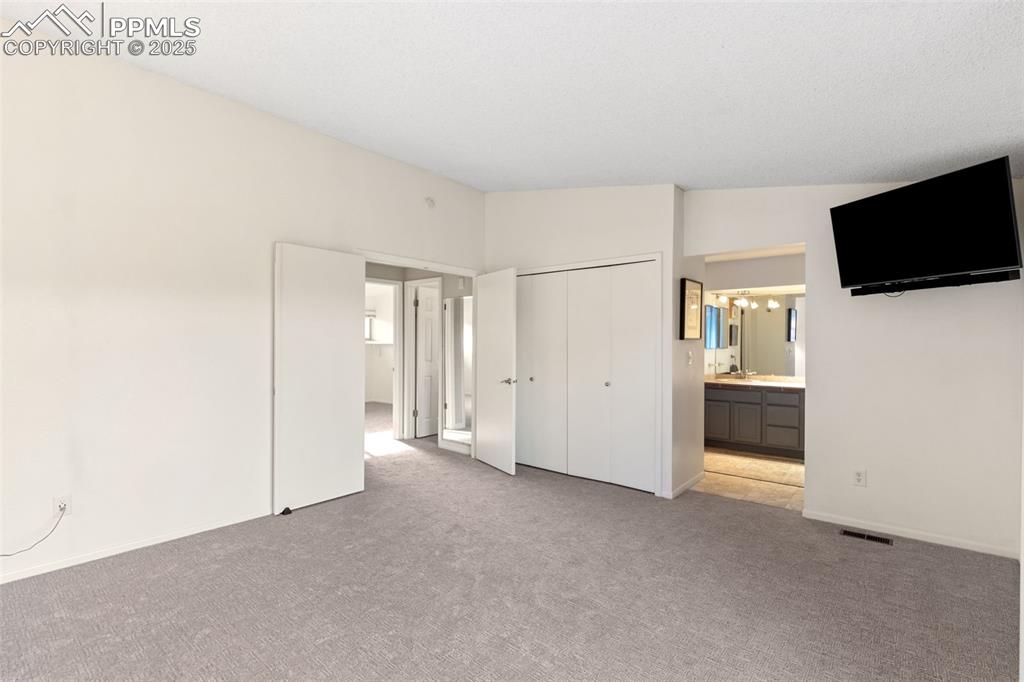 Image 21 of 48: Bedroom