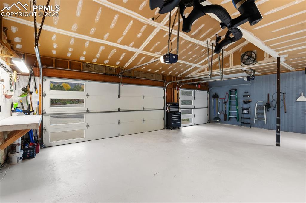 Image 30 of 48: Garage