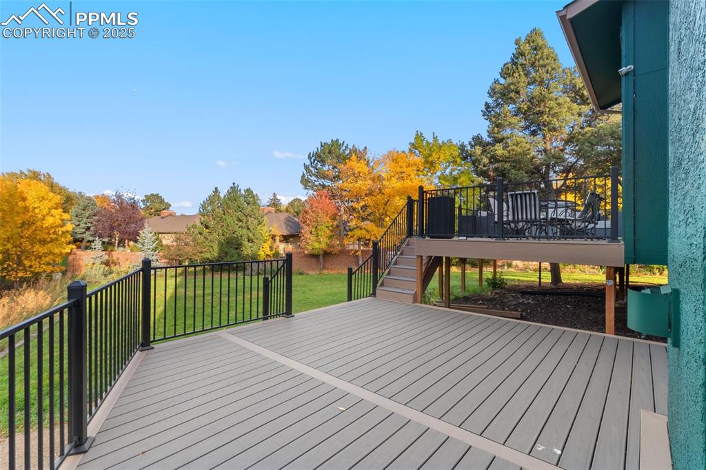 Image 32 of 48: Deck