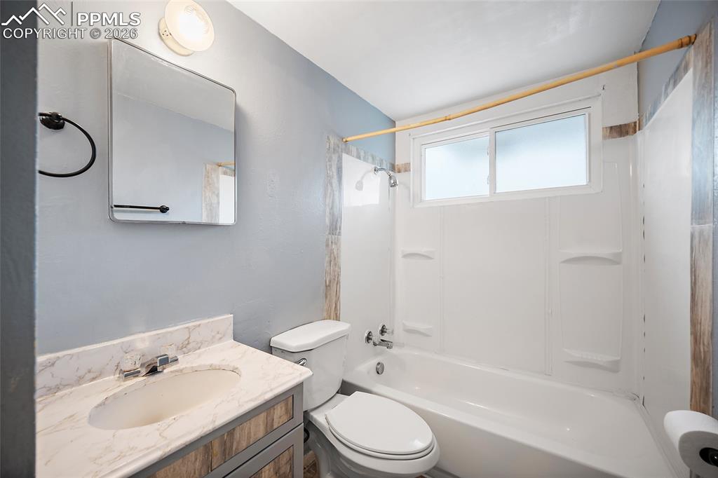 Image 10 of 37: Bathroom