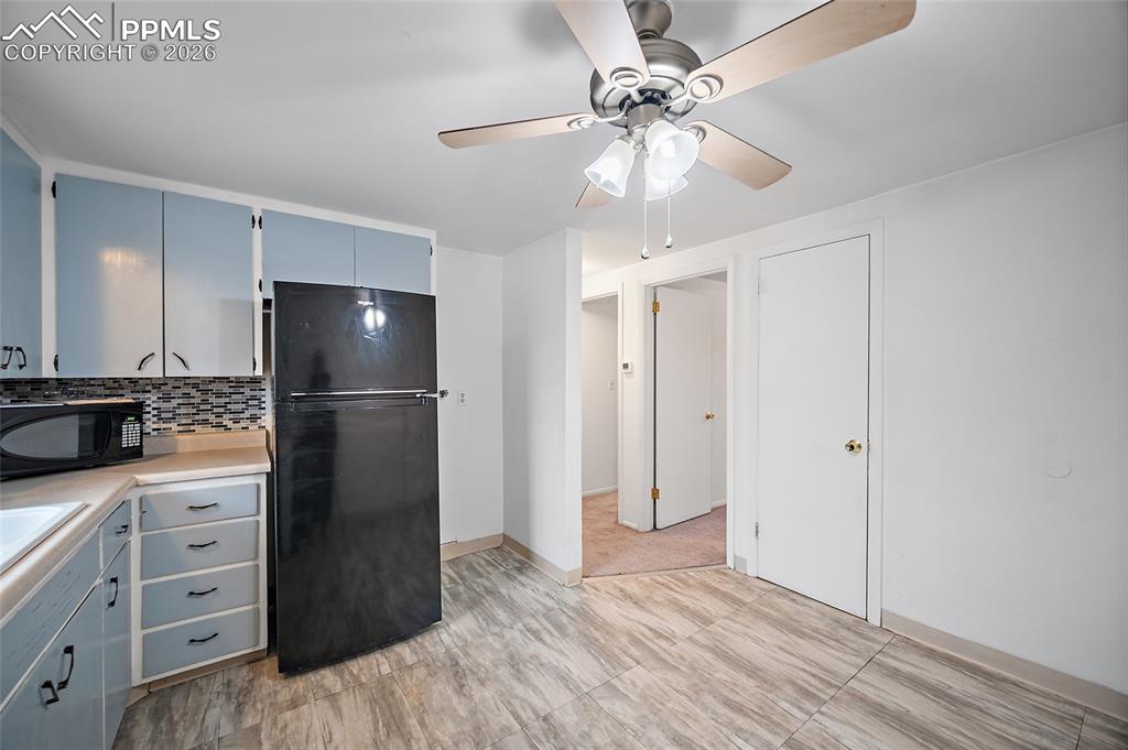 Image 17 of 37: Kitchen