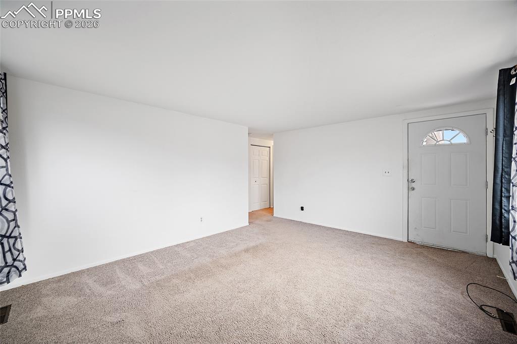 Image 7 of 37: Entry