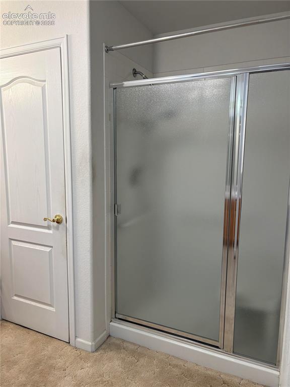 Image 10 of 14: Bathroom