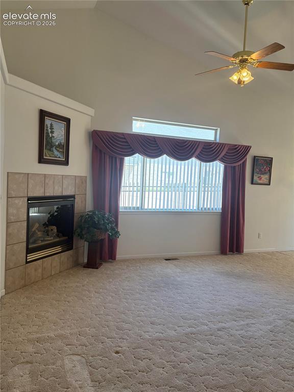Image 4 of 14: Living Room