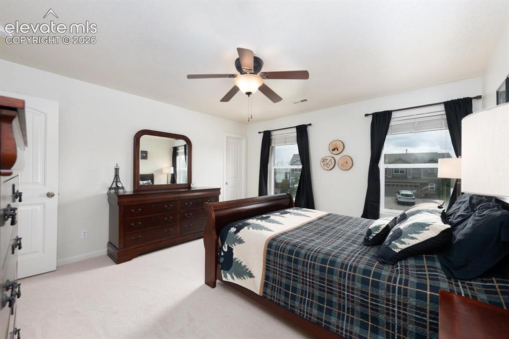 Image 15 of 32: Bedroom