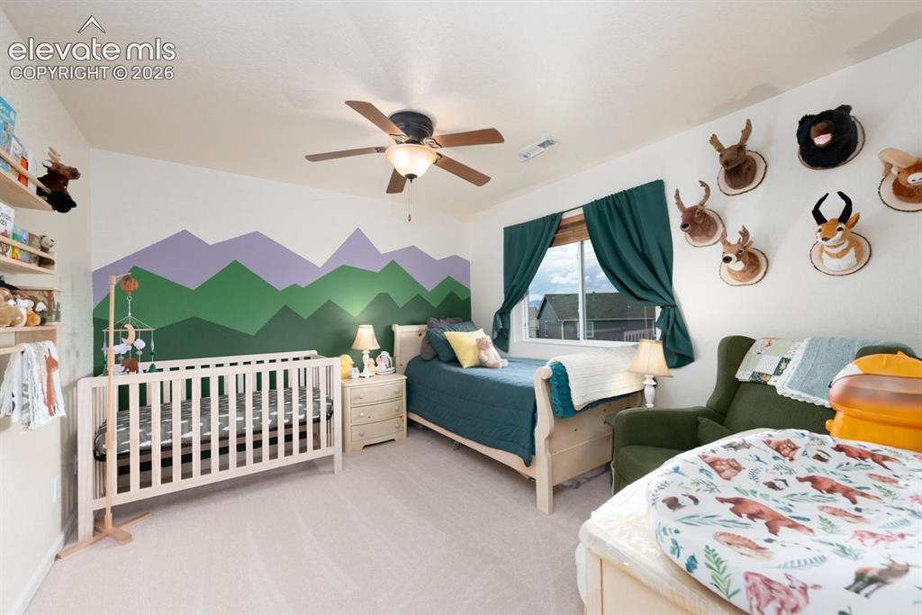 Image 19 of 32: Bedroom