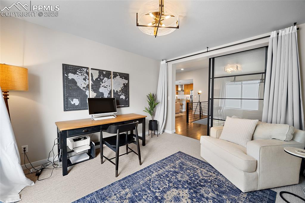 Image 10 of 50: Office