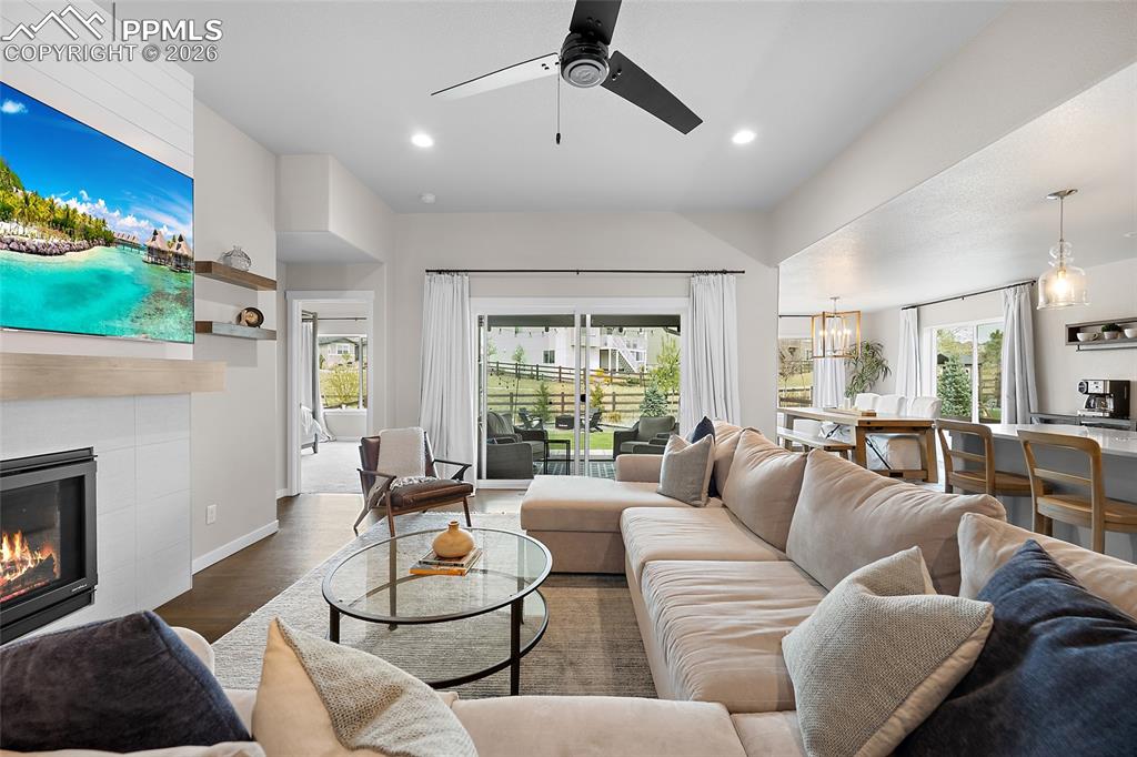 Image 12 of 50: Living Room