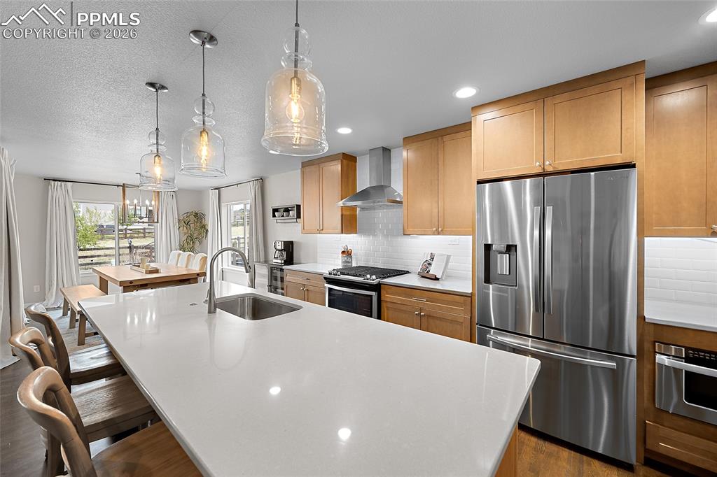 Image 16 of 50: Kitchen