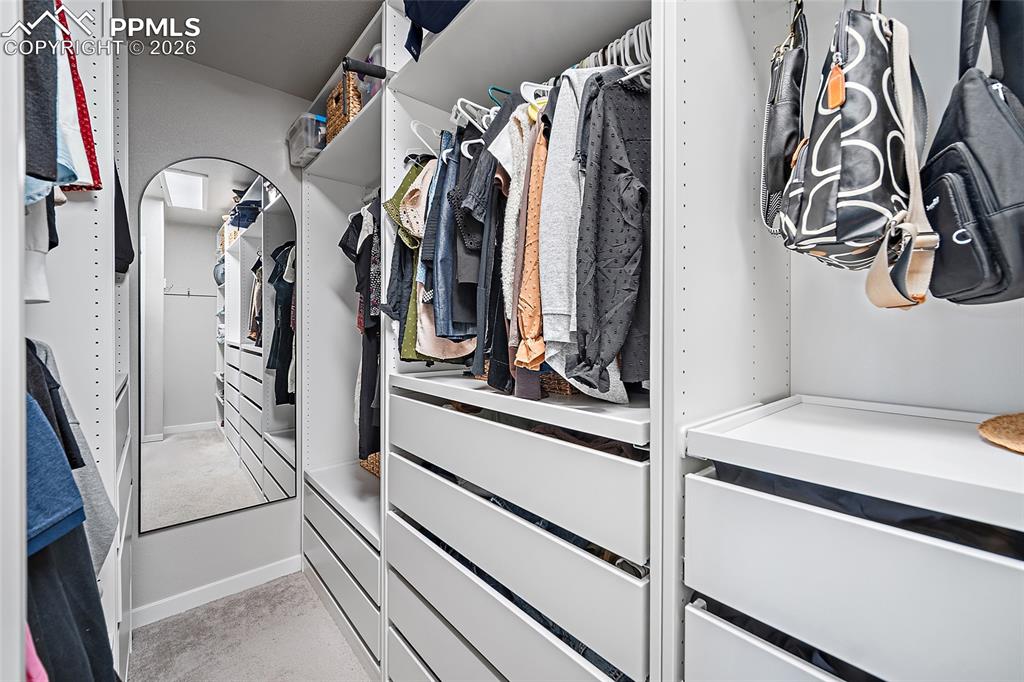 Image 22 of 50: Closet