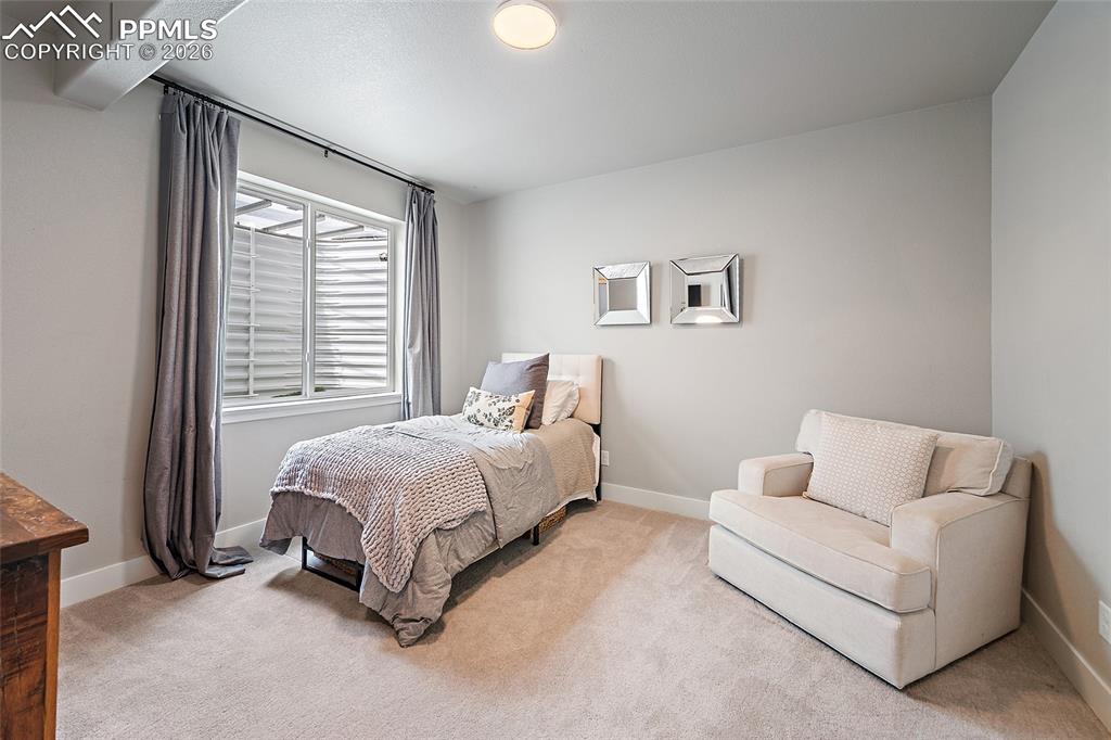 Image 26 of 50: Bedroom