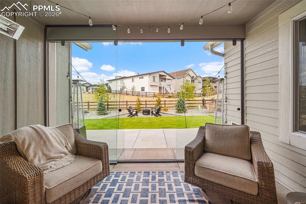 Image 35 of 50: Entry