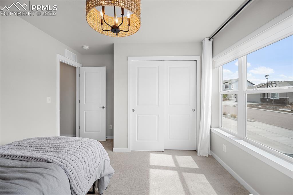 Image 7 of 50: Bedroom