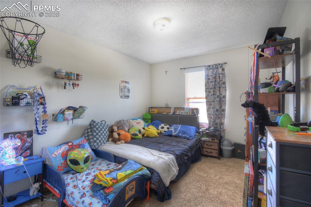 Image 11 of 16: Bedroom