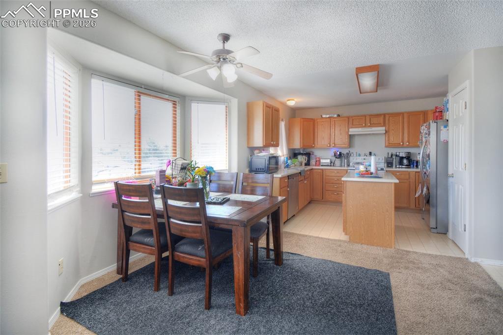 Image 3 of 16: Dining Area