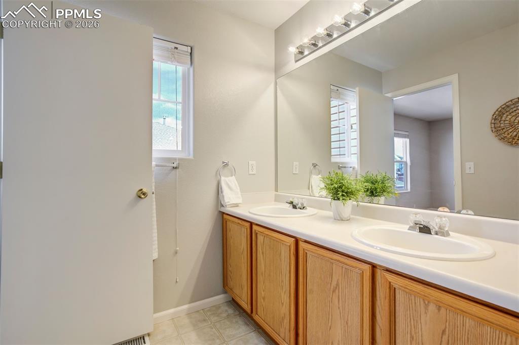 Image 17 of 31: Attached bathroom and two sinks. How it should be. 
