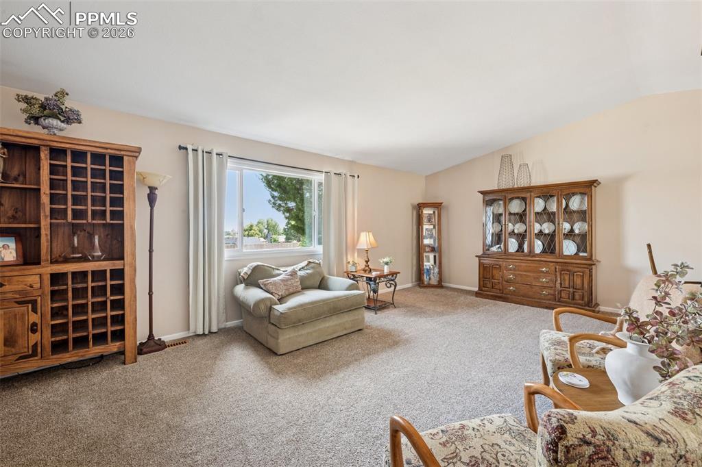 Image 11 of 31: Living Room