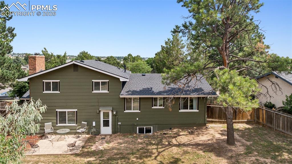 Image 30 of 31: Back of Structure