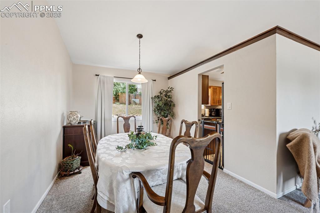 Image 8 of 31: Dining Area