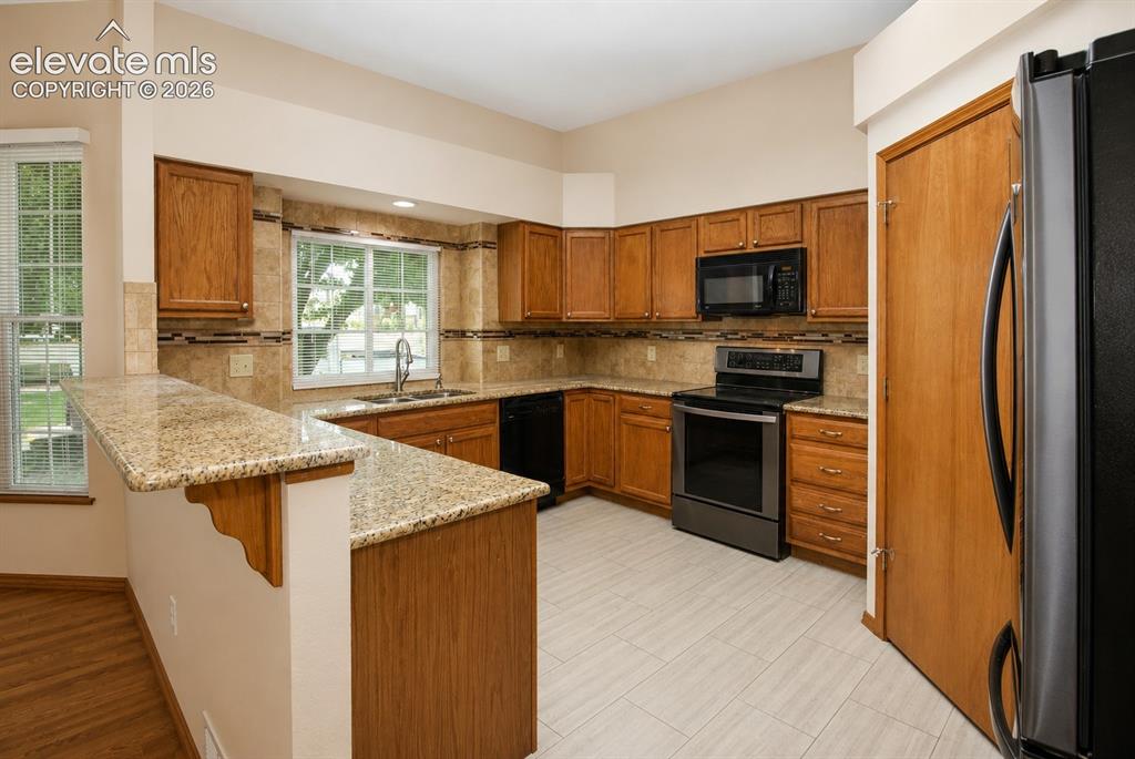 Image 11 of 36: Kitchen