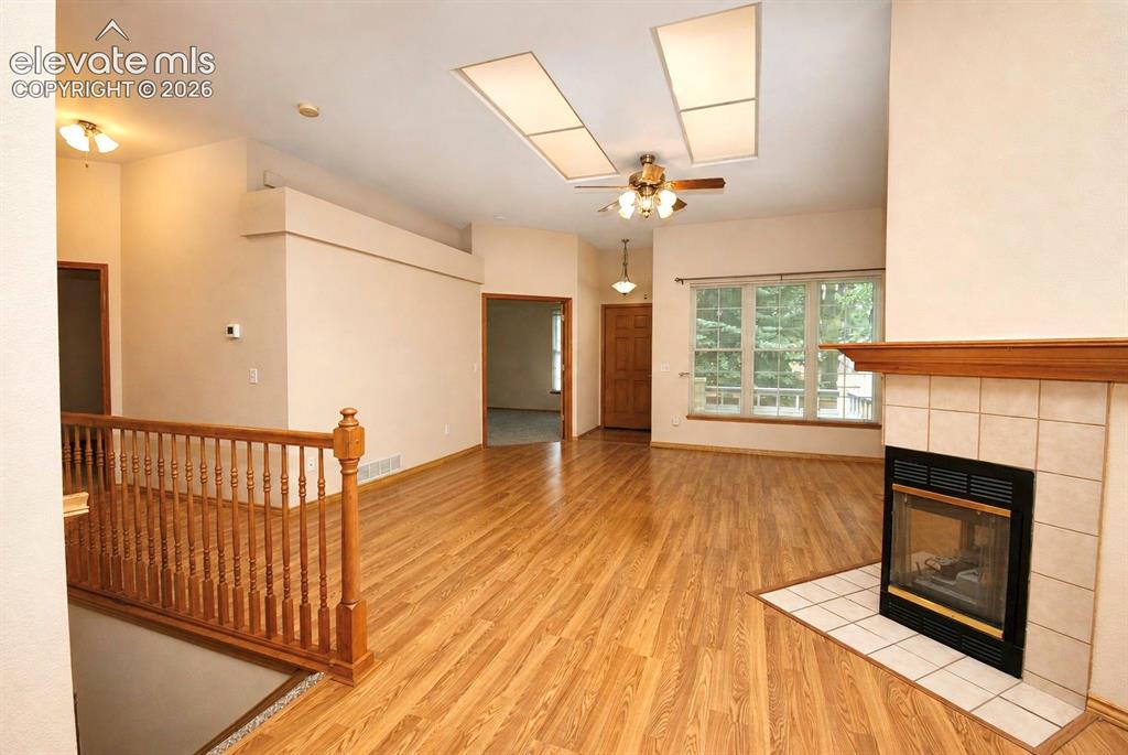Image 5 of 36: Living Room