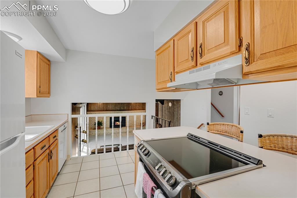 Image 17 of 47: Living Room