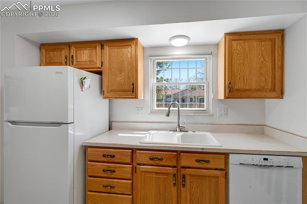 Image 18 of 47: Living Room