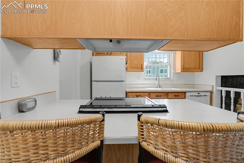 Image 19 of 47: Dining Area