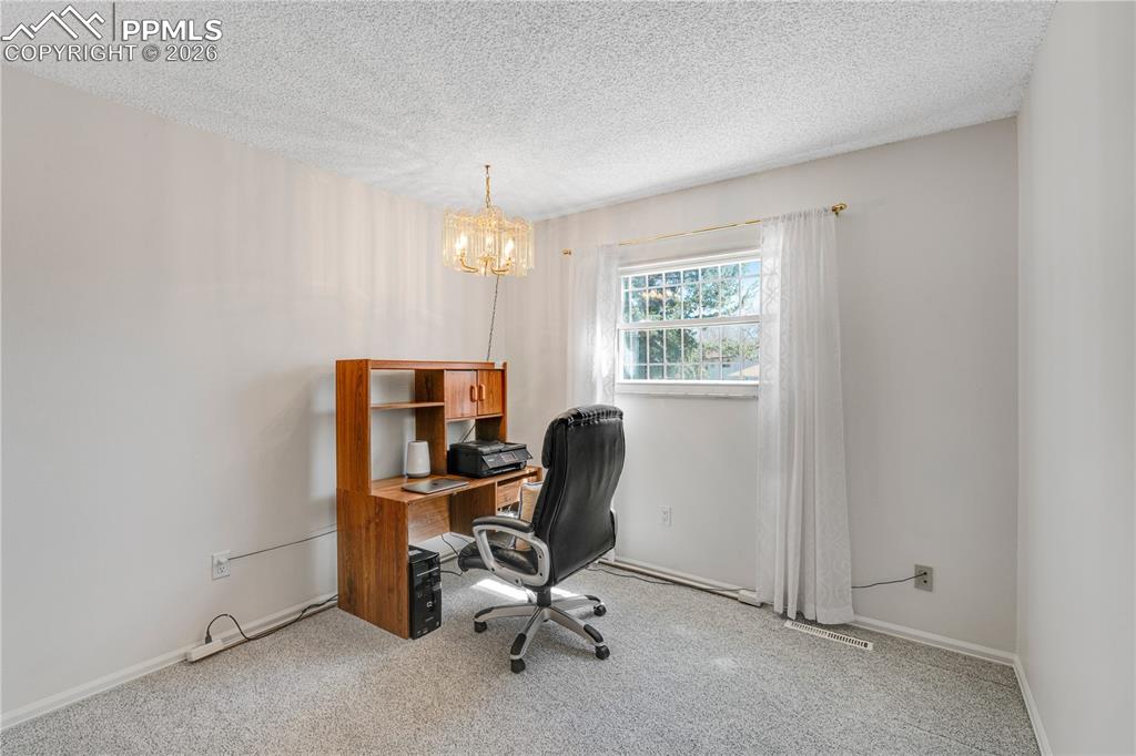 Image 20 of 47: Dining Area