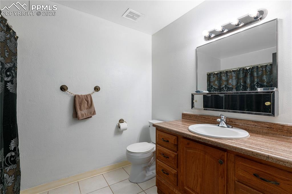 Image 22 of 47: Kitchen