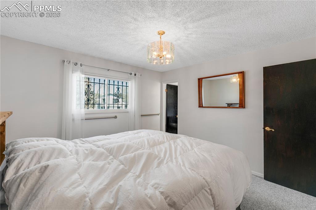 Image 24 of 47: Kitchen