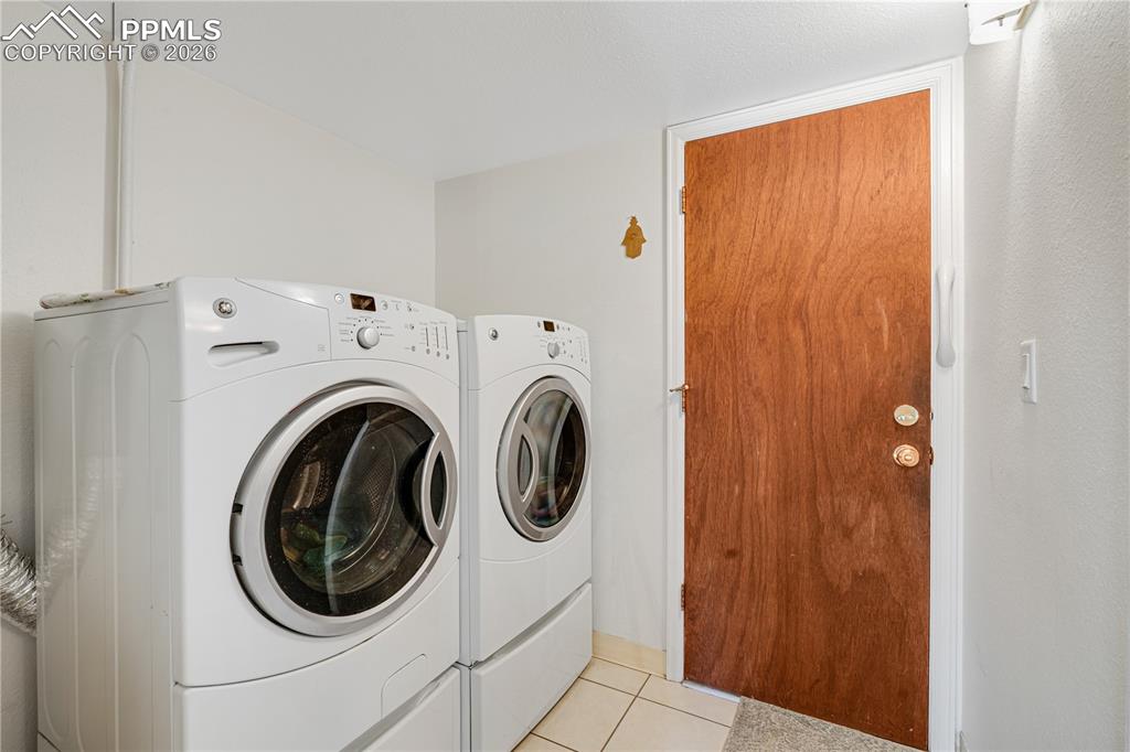 Image 31 of 47: Family Room